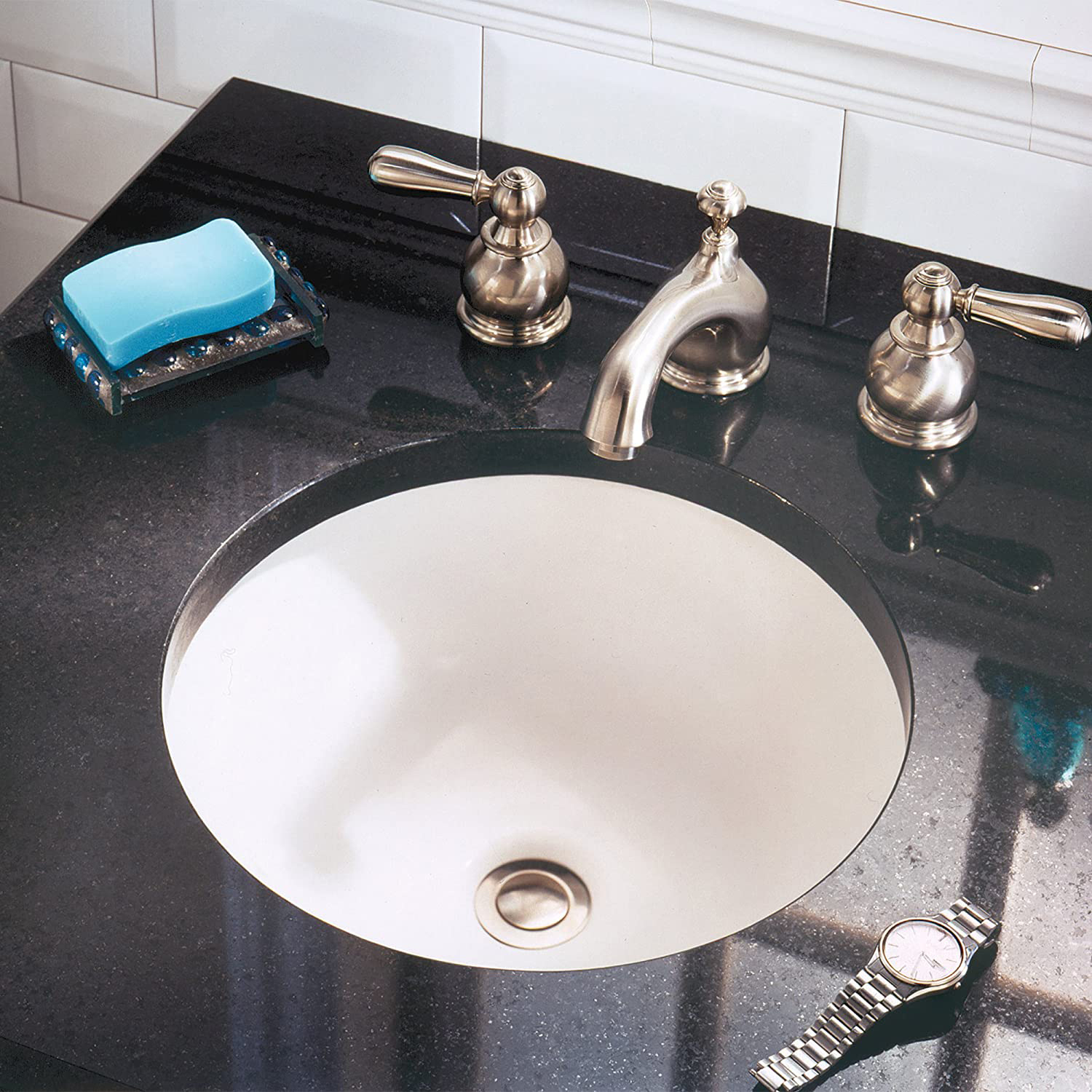 Lavabo da bagno sottopiano OEM rotondo in ceramica semplice di alta qualità per bagno